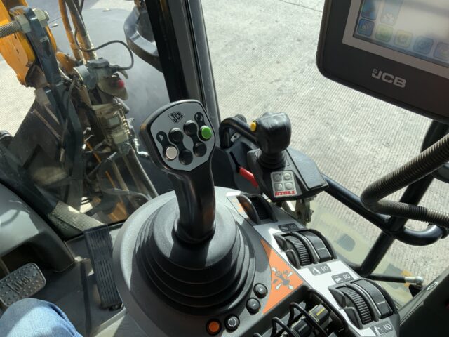 JCB 4220 Fastrac (ST24632)