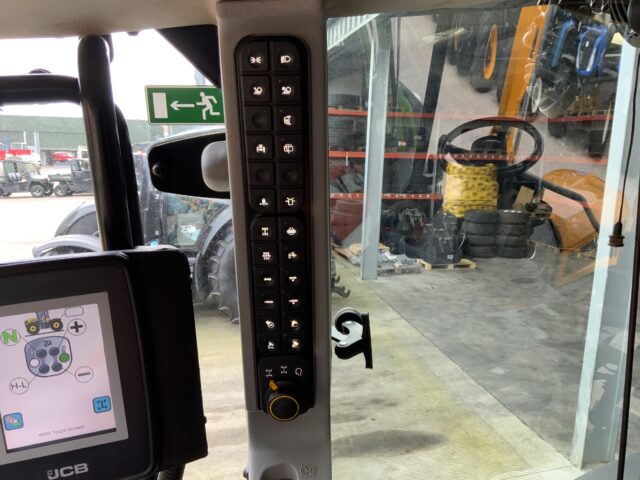 JCB 4220 Fastrac (ST24632)