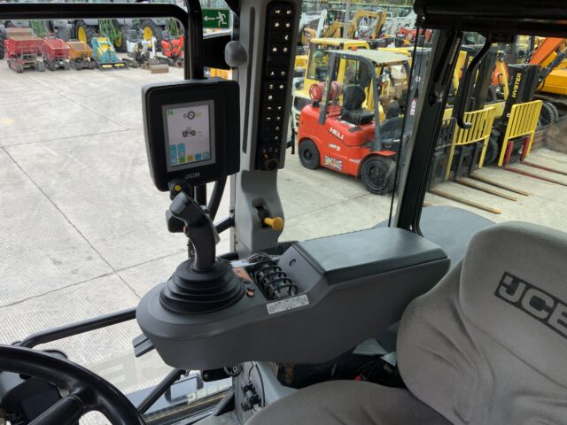 JCB Fastrac 4220 Tractor (ST24631)