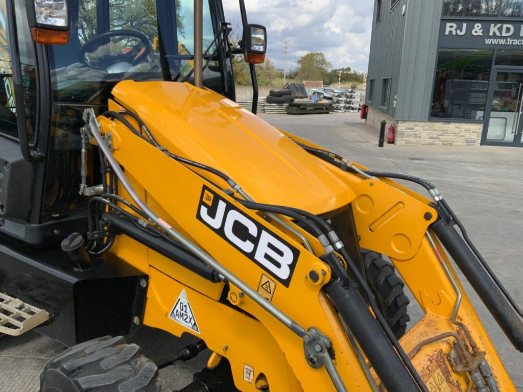 JCB Midi CX Wheeled Digger (ST23004)