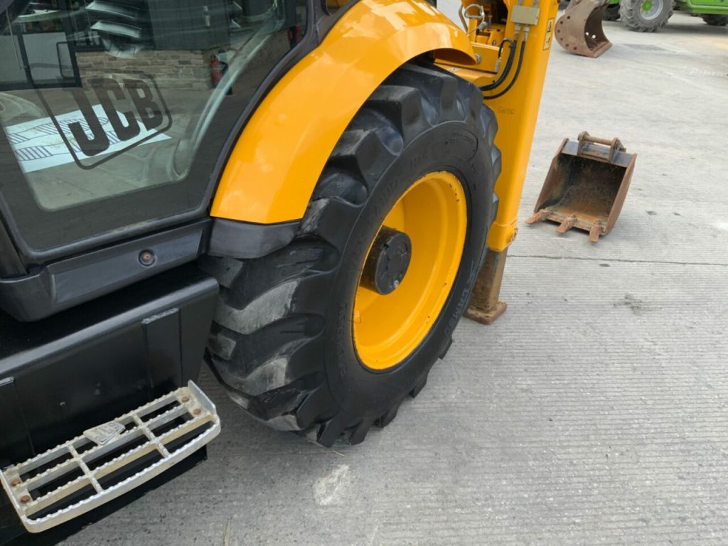 JCB Midi CX Wheeled Digger (ST23004)