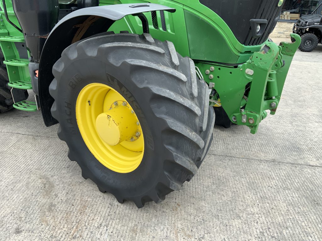 John Deere 6215R Tractor (ST23985)