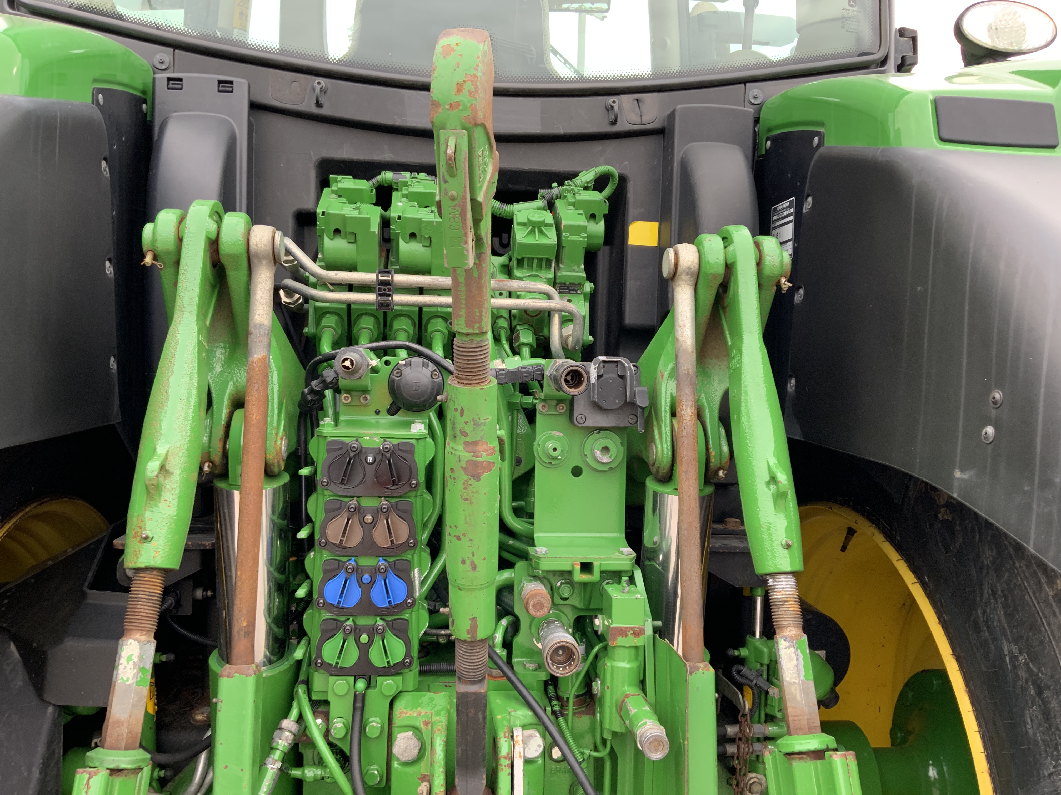 John Deere 6215R Tractor (ST23985) John Deere 6215R Tractor (ST23985)