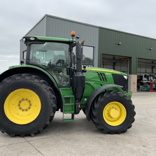 john-deere-6215r-tractor-st23985-copy-img-2313