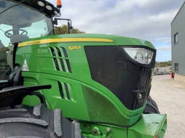 John Deere 6215R Tractor (ST24428)