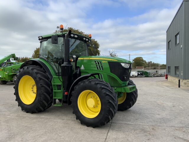 John Deere 6215R Tractor (ST24428)