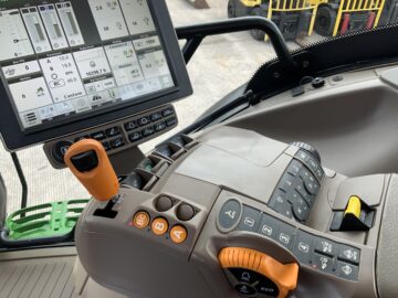 John Deere 6215R Tractor (ST24428)