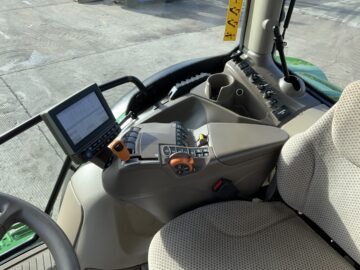 John Deere 6215R Tractor (ST24593)