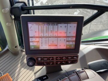 John Deere 6215R Tractor (ST24593)