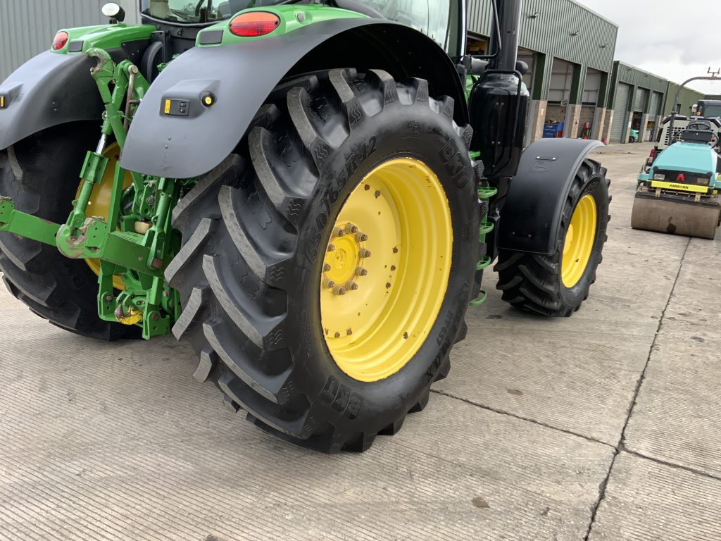 John Deere 6215R Tractor (ST24594)
