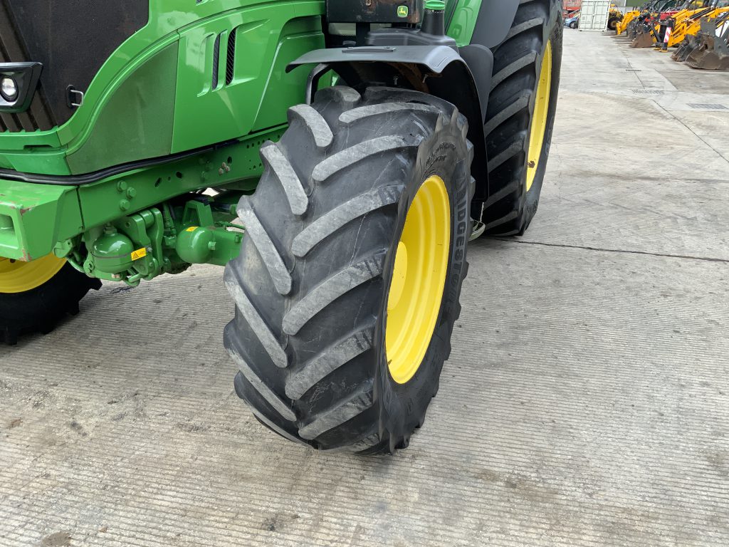 John Deere 6215R Tractor (ST24594)
