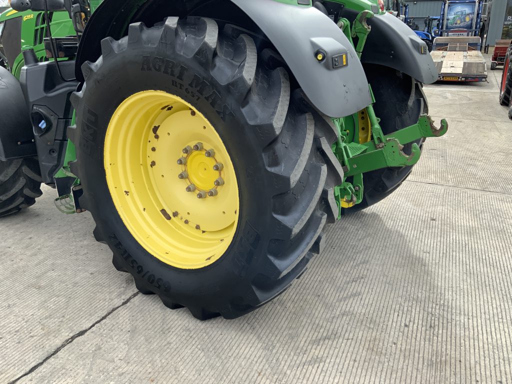 John Deere 6215R Tractor (ST24594)