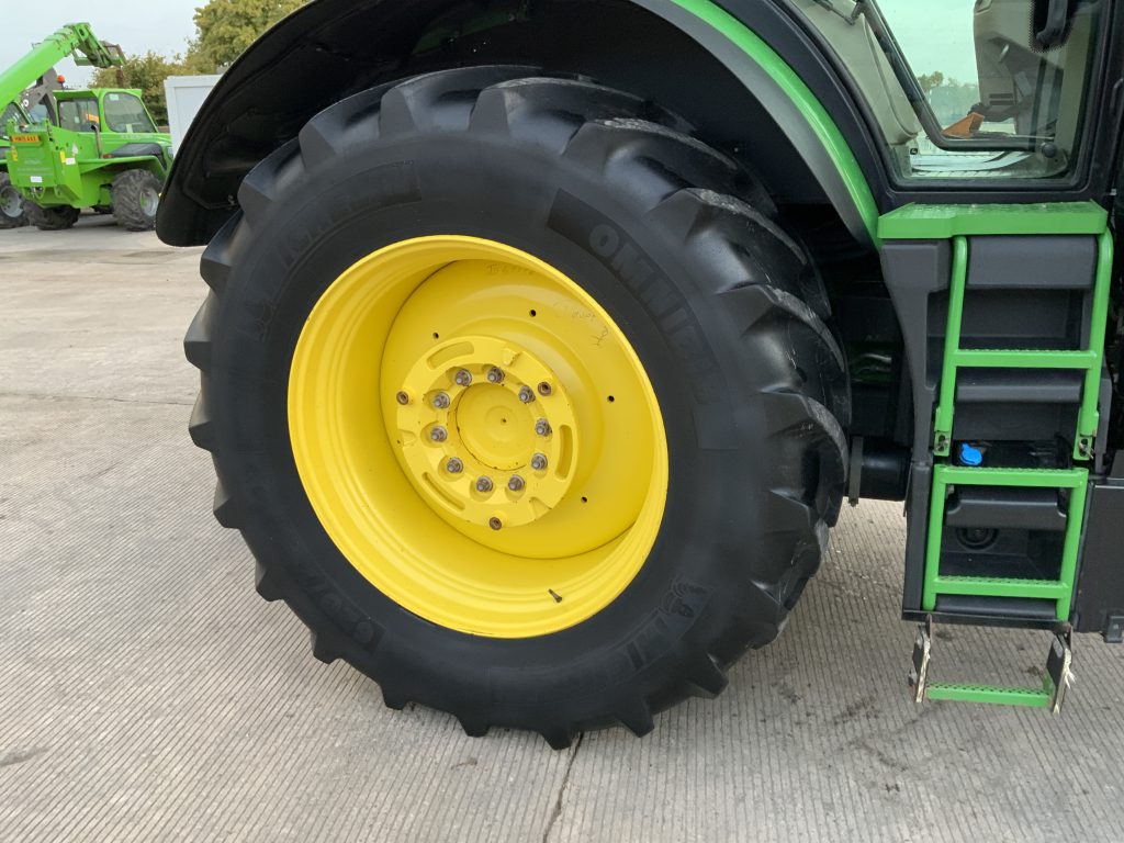 John Deere 6230R Tractor (ST24280)