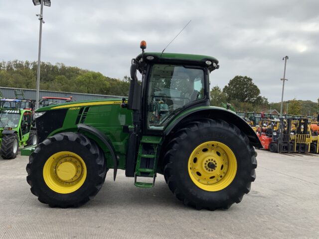 John Deere 7250R Tractor (ST24600)
