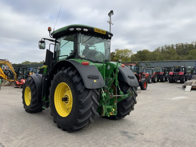 John Deere 7250R Tractor (ST24600)