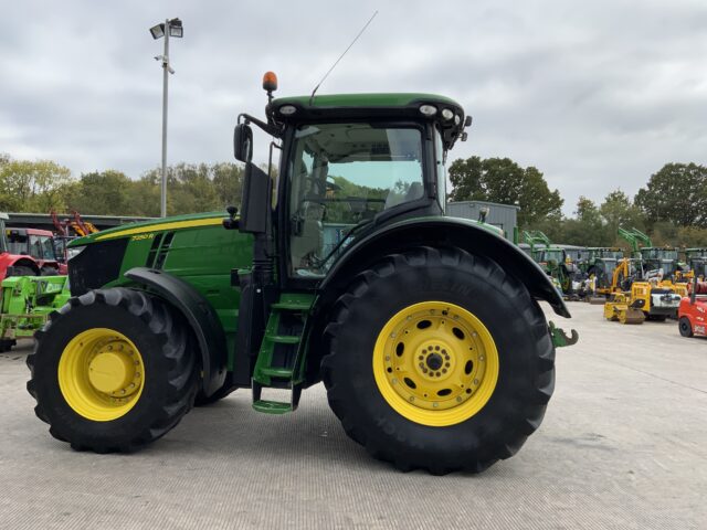 John Deere 7250R Tractor (ST24600)