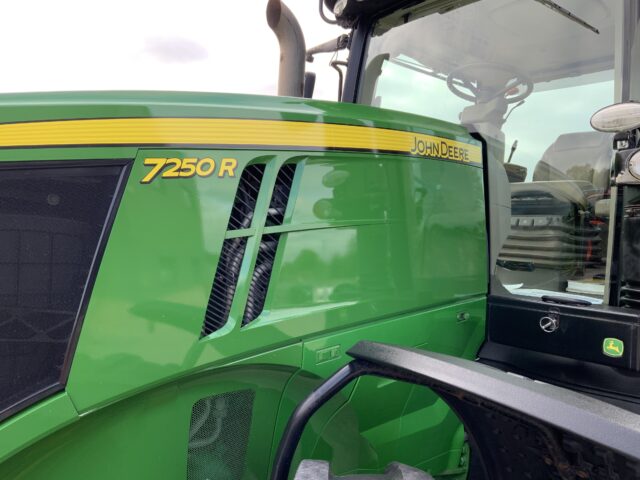 John Deere 7250R Tractor (ST24600)