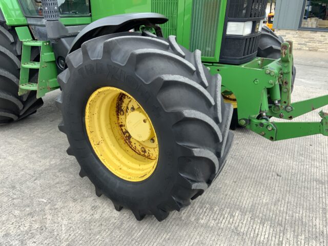 John Deere 7710 Tractor
