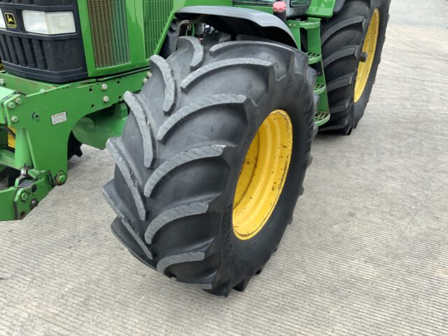 John Deere 7710 Tractor