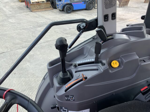 Kubota L2-522 Tractor (ST24738)