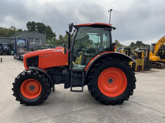 Kubota M135 GX Tractor (ST24279)