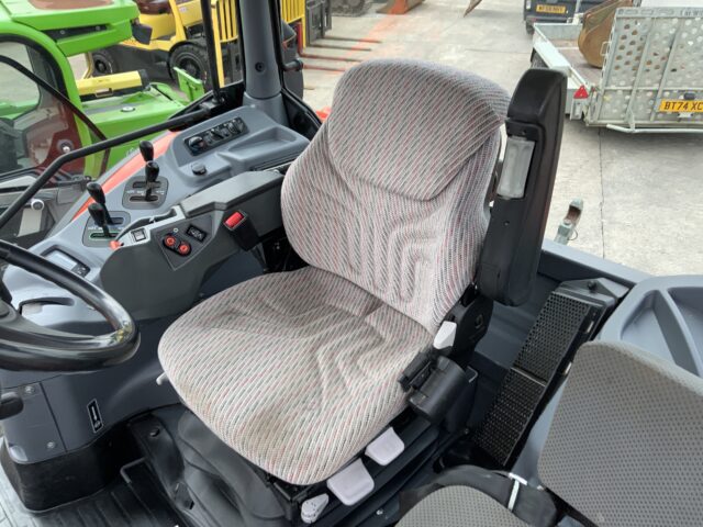 Kubota M135 GX Tractor (ST24279)