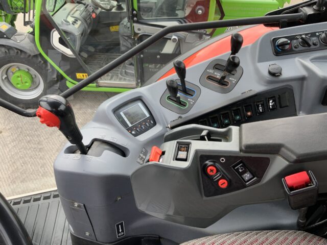 Kubota M135 GX Tractor (ST24279)