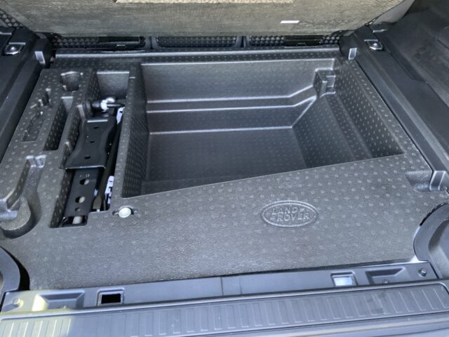 Land Rover Defender 110 5.0 P525 V8 Auto 4WD Euro 6 (s/s) 5dr (ST24810)