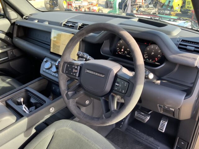 Land Rover Defender 110 5.0 P525 V8 Auto 4WD Euro 6 (s/s) 5dr (ST24810)