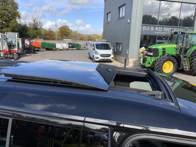 Land Rover Defender 110 5.0 P525 V8 Auto 4WD Euro 6 (s/s) 5dr (ST24810)