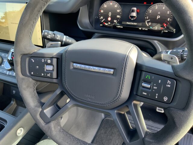 Land Rover Defender 110 5.0 P525 V8 Auto 4WD Euro 6 (s/s) 5dr (ST24810)