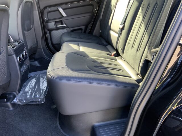 Land Rover Defender 110 5.0 P525 V8 Auto 4WD Euro 6 (s/s) 5dr (ST24810)