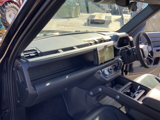 Land Rover Defender 110 5.0 P525 V8 Auto 4WD Euro 6 (s/s) 5dr (ST24810)