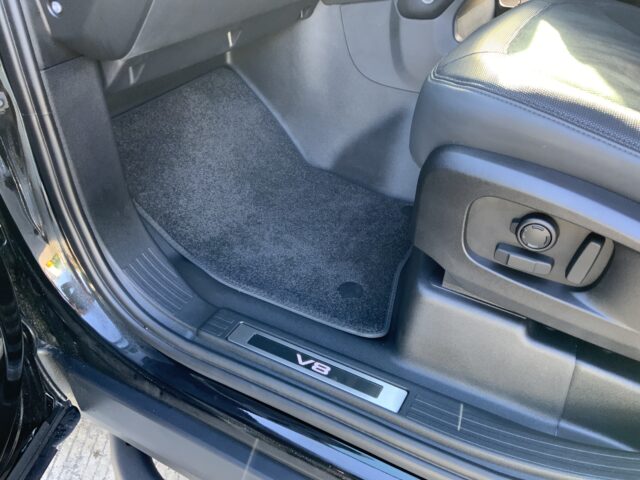 Land Rover Defender 110 5.0 P525 V8 Auto 4WD Euro 6 (s/s) 5dr (ST24810)