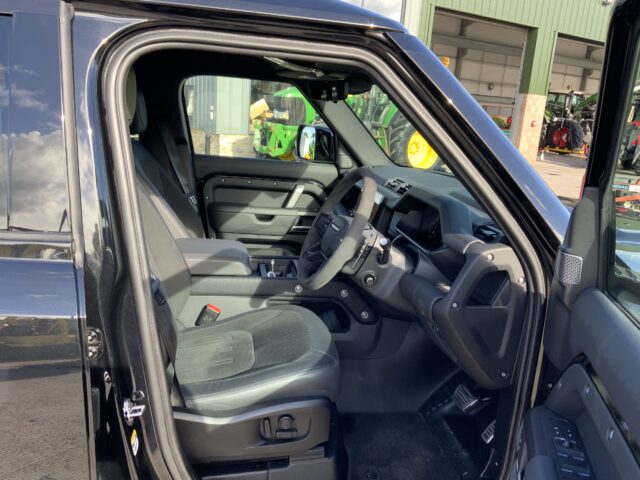 Land Rover Defender 110 5.0 P525 V8 Auto 4WD Euro 6 (s/s) 5dr (ST24810)