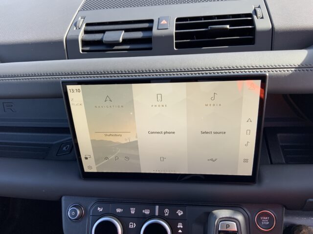 Land Rover Defender 110 5.0 P525 V8 Auto 4WD Euro 6 (s/s) 5dr (ST24810)