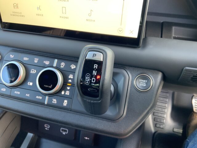 Land Rover Defender 110 5.0 P525 V8 Auto 4WD Euro 6 (s/s) 5dr (ST24810)