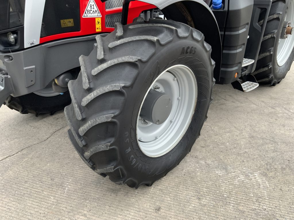 Massey Ferguson 8s.225 Dyna E Power Tractor (ST24558)