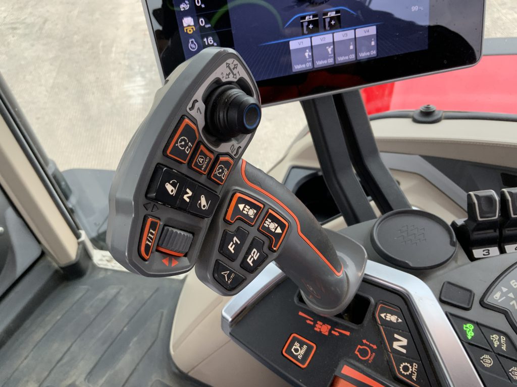 Massey Ferguson 8s.225 Dyna E Power Tractor (ST24558)