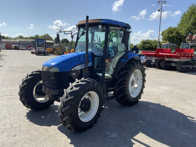 New Holland TD80D Tractor (ST23818)