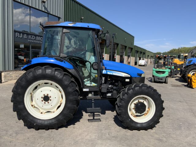 New Holland TD80D Tractor (ST23818)