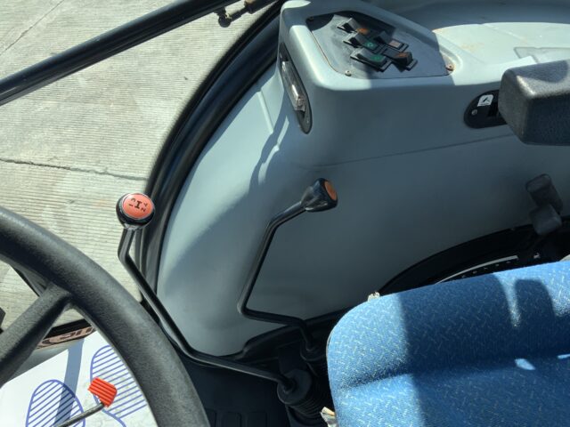 New Holland TD80D Tractor (ST23818)