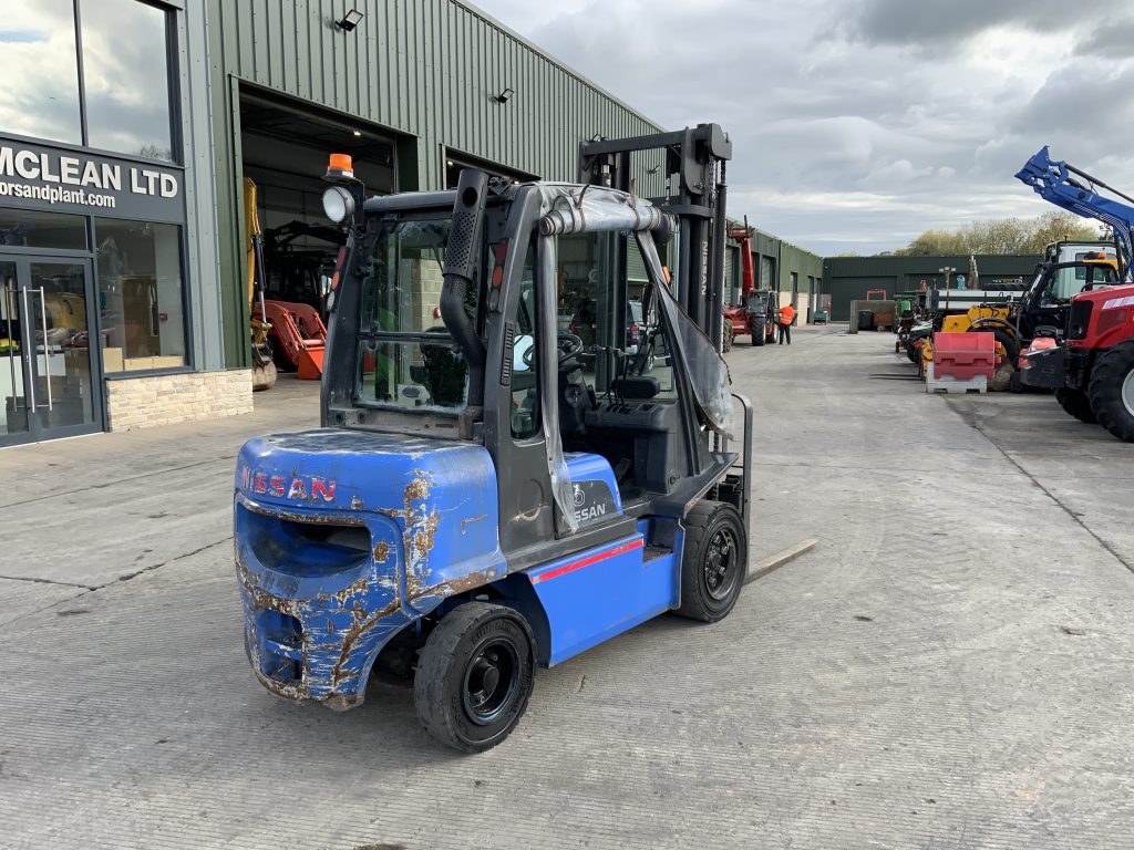 Nissan 30 Forklift (ST24877)