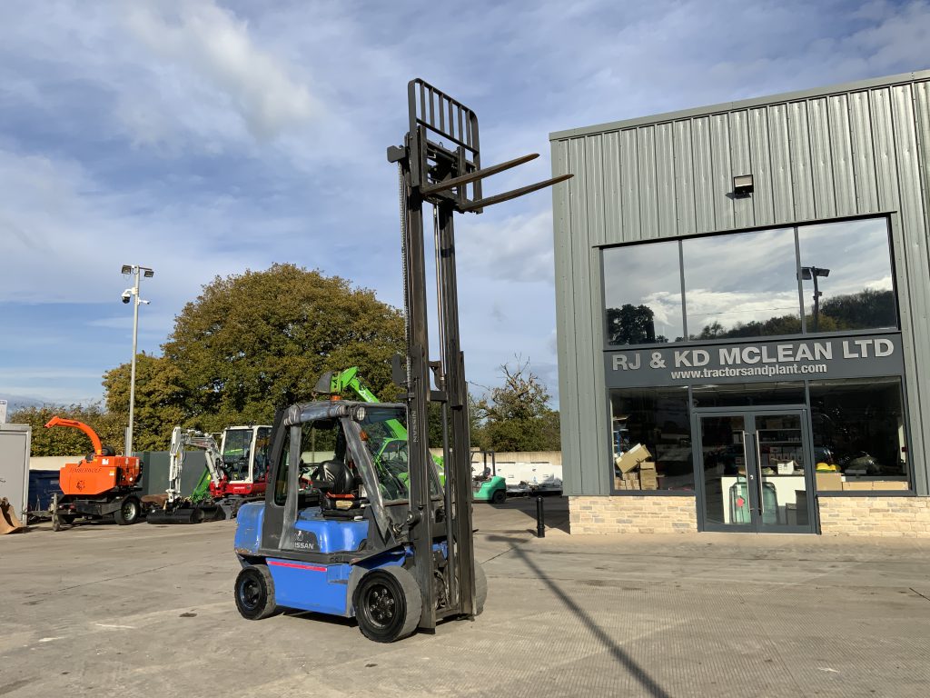 Nissan 30 Forklift (ST24877)