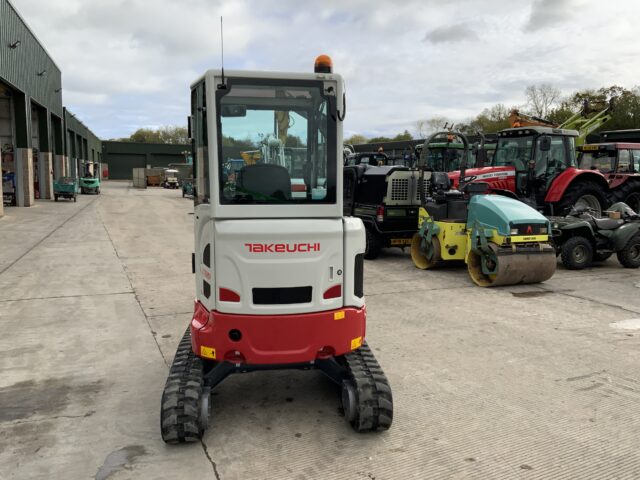 Takeuchi TB325R Digger (ST24928)