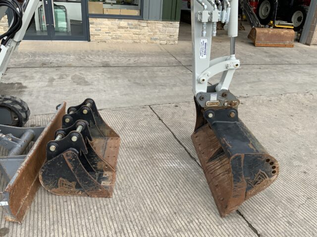 Takeuchi TB325R Digger (ST24928)