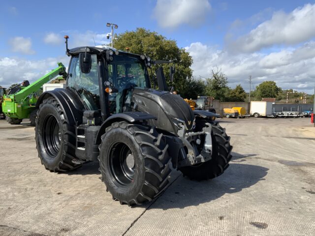 Valtra N175 Active Tractor (ST24335)