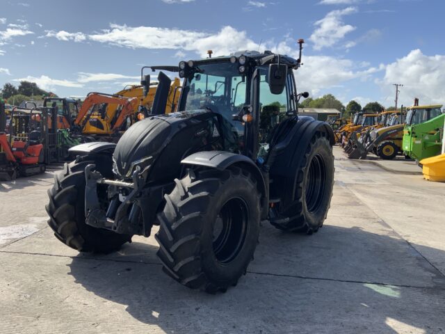 Valtra N175 Active Tractor (ST24335)