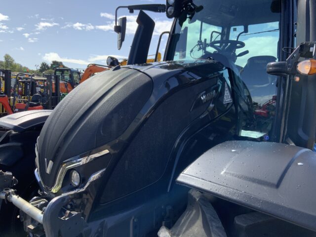 Valtra N175 Active Tractor (ST24335)