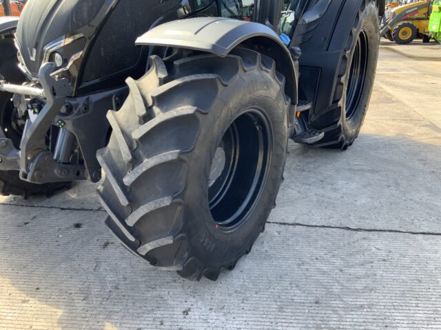 Valtra N175 Active Tractor (ST24335)